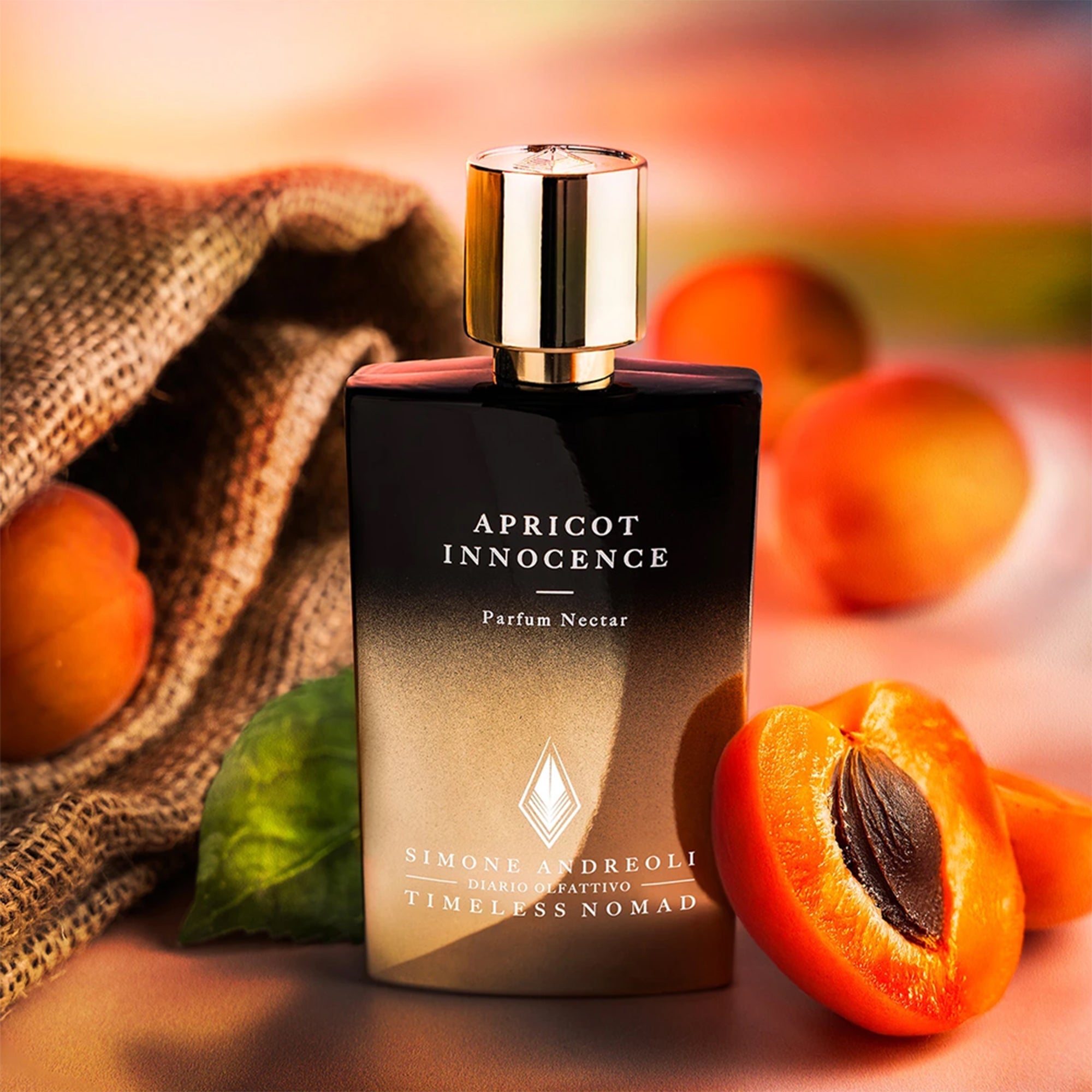 Flakon des Nischenparfums Apricot Innocence von Simone Andreoli