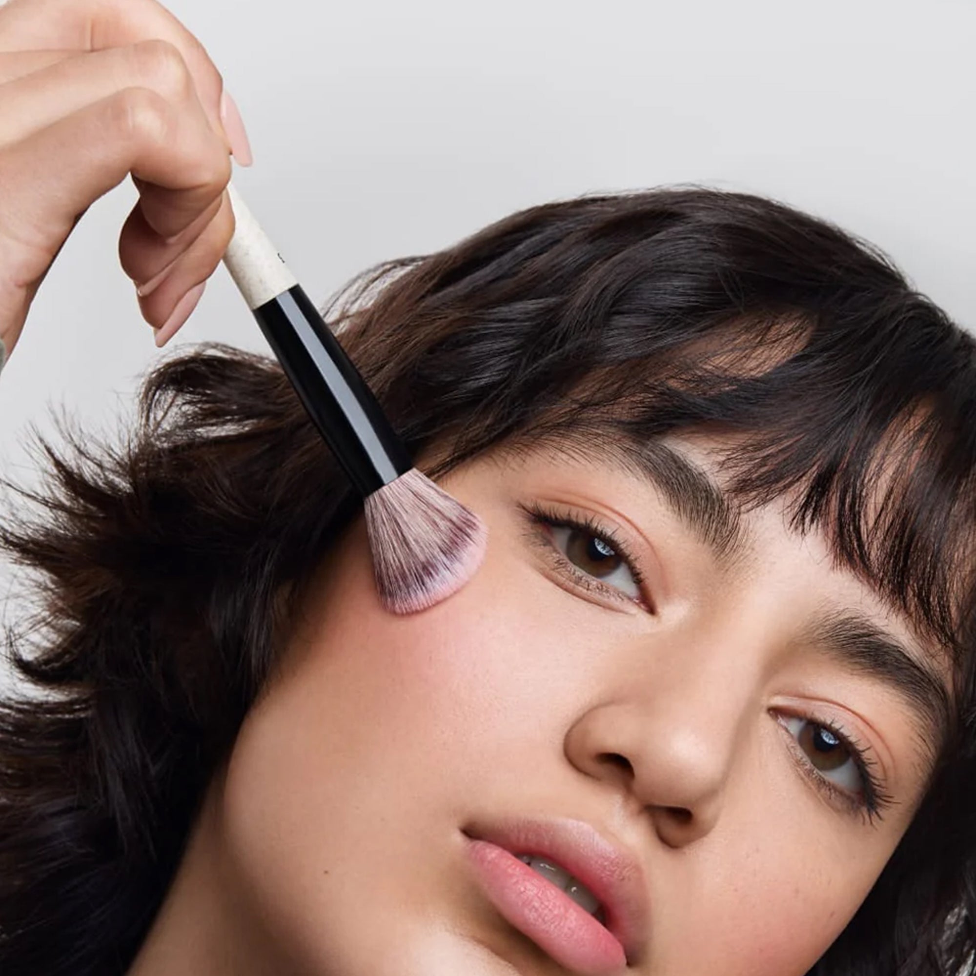 Flakon des Nischenparfums Blush & Contouring Brush 03 von UND GRETEL