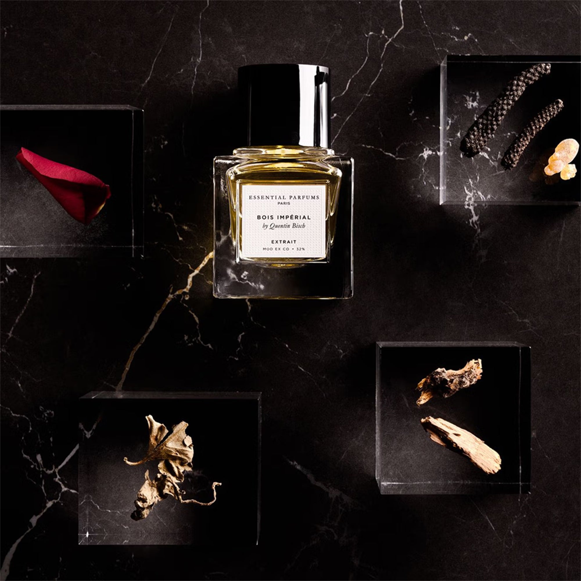 Flakon des Nischenparfums Bois Imperial Extrait von Essential Parfums