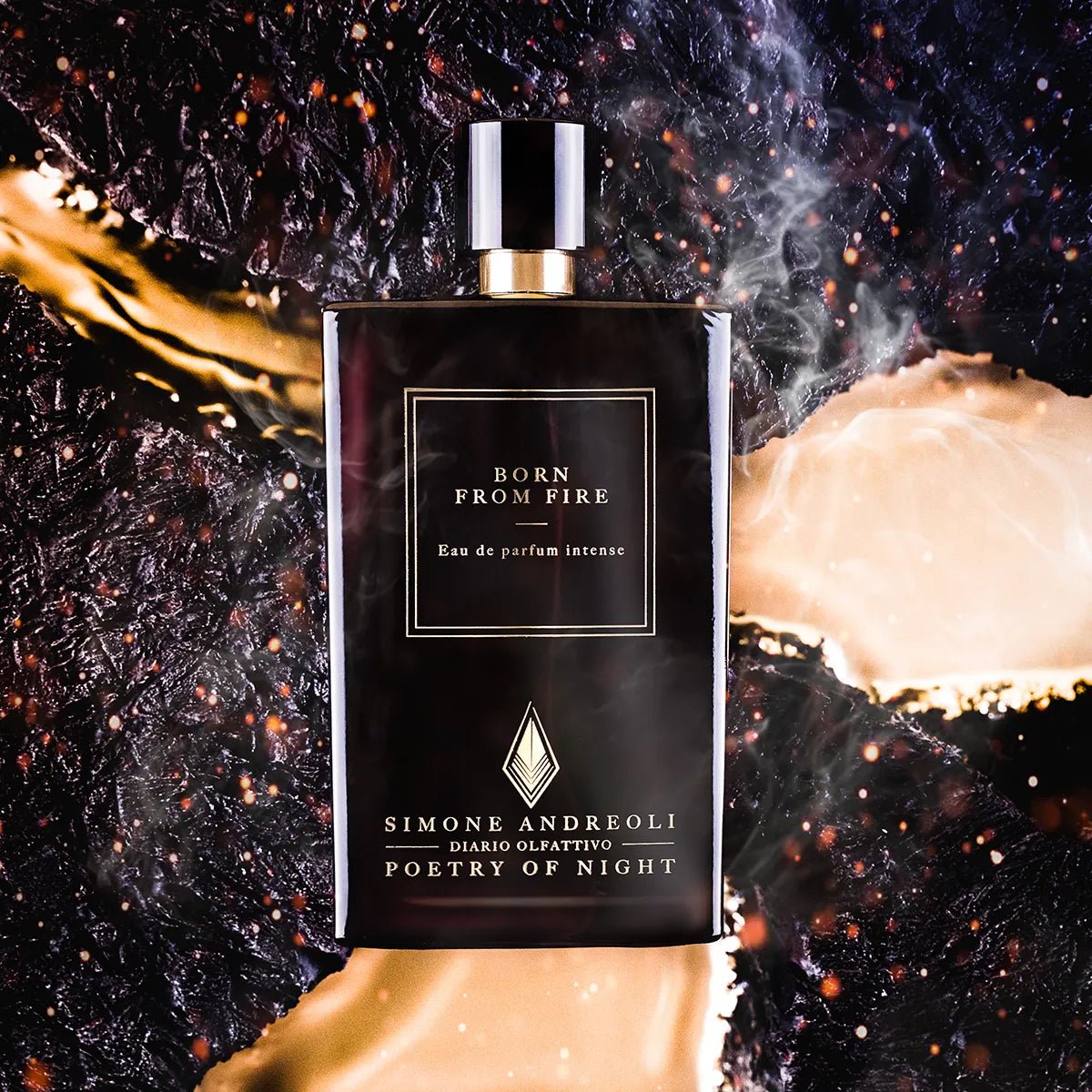 Flakon des Nischenparfums Born From Fire von Simone Andreoli