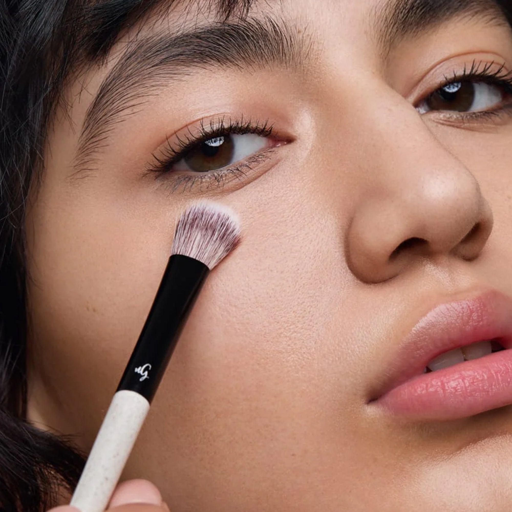 Flakon des Nischenparfums Concealer Brush 04 von UND GRETEL