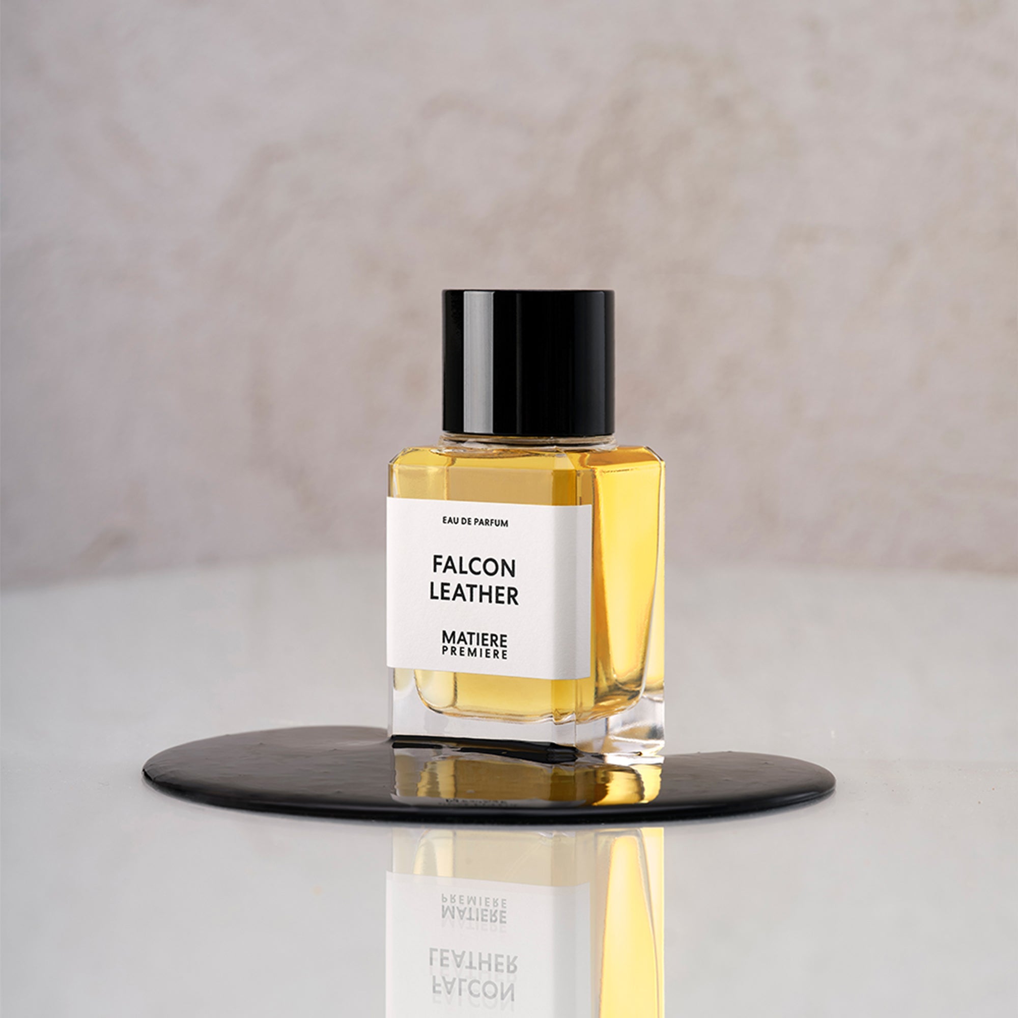 Flakon des Nischenparfums Falcon Leather von MATIERE PREMIERE