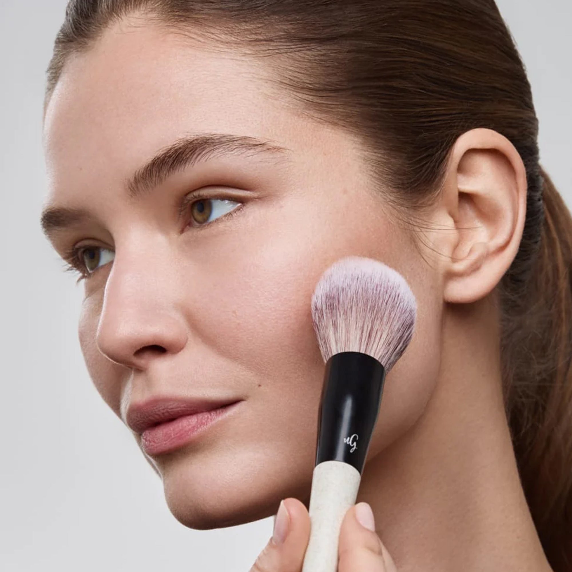 Flakon des Nischenparfums Powder Brush 01 von UND GRETEL