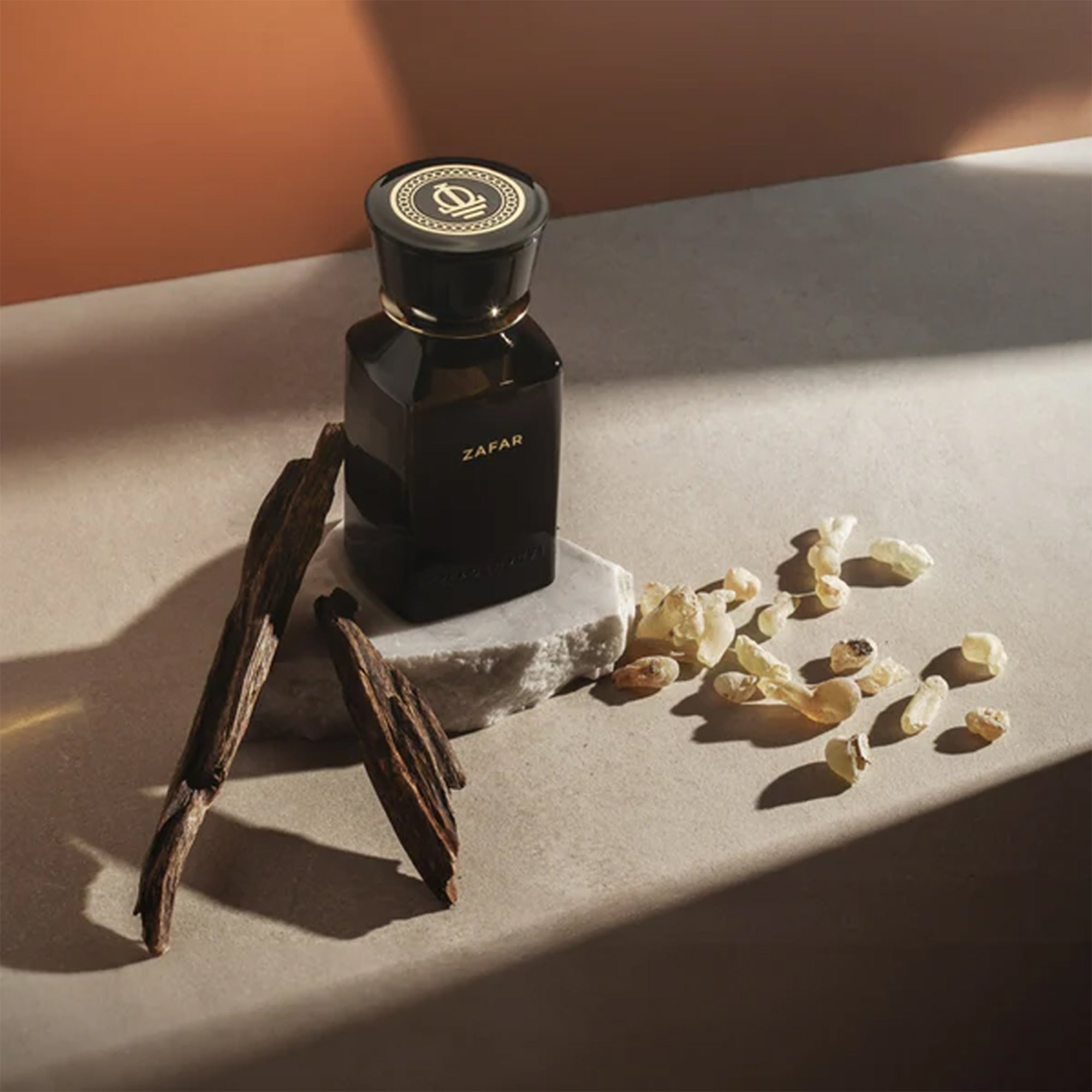 Flakon des Nischenparfums Zafar von Oman Luxury