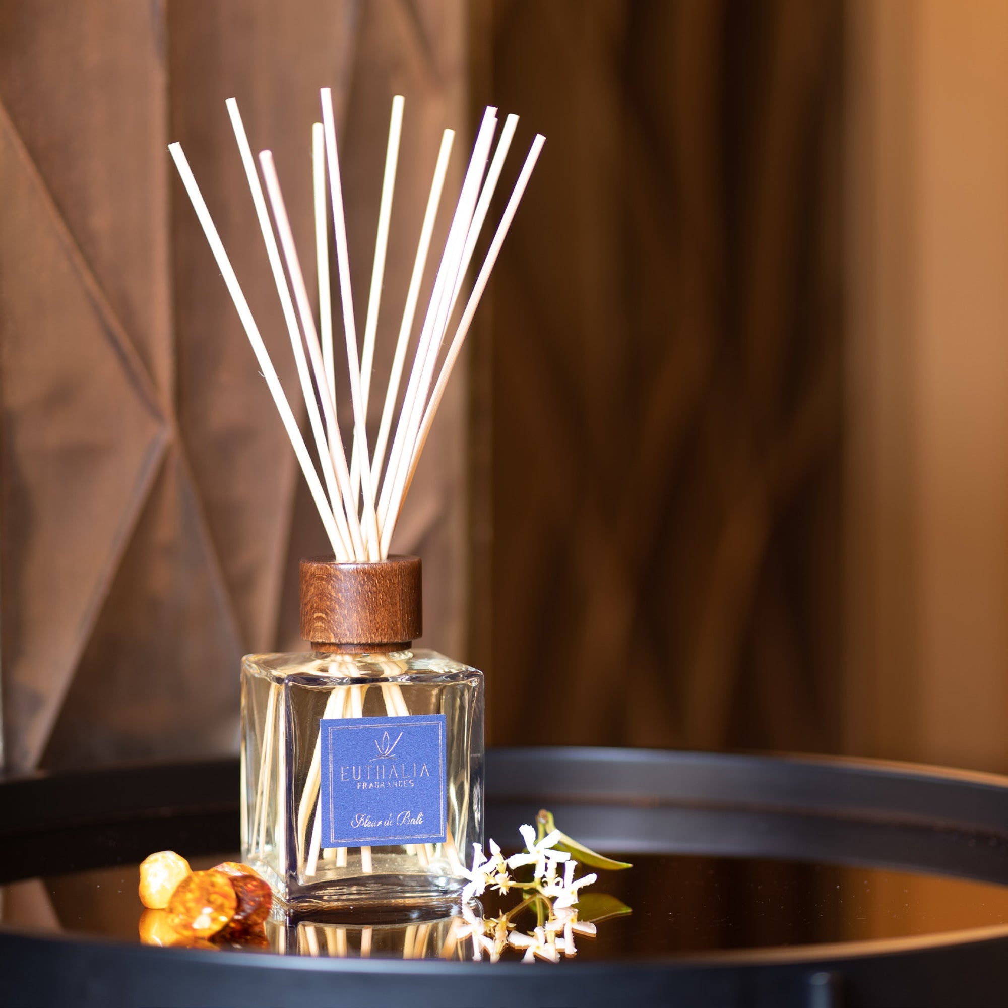 Flakon des Nischenparfums Zanzibar Diffuser von Euthalia
